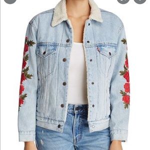 Levi’s fleece Sherpa lined embroidered jean jacket size S
